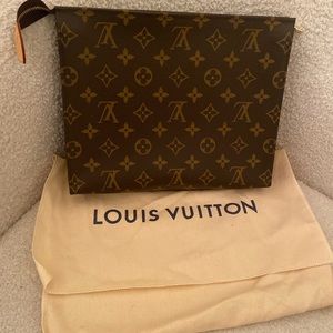 Louis Vuitton Monogram 26 Toiletry Pouch